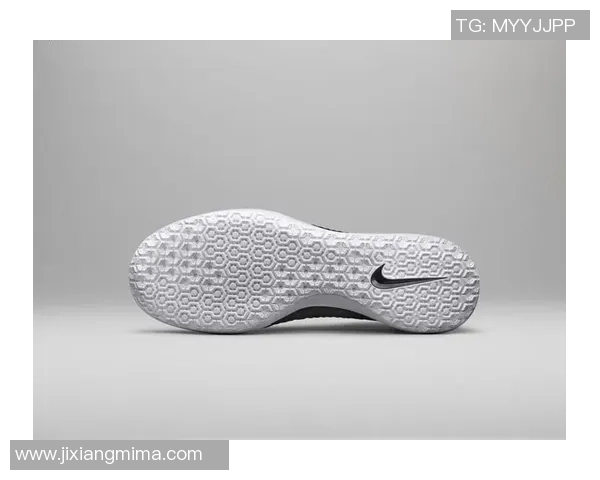 探索Nike女鞋足球系列助你在赛场上尽显风采与实力